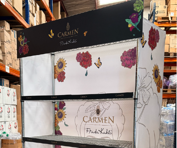 Carmen: brandeo de exhibidor de vinos Frida Kahlo